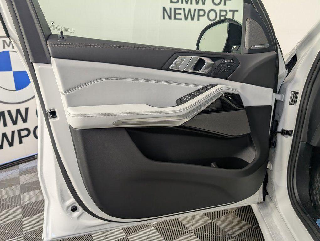 new 2026 BMW X7 car, priced at $101,805