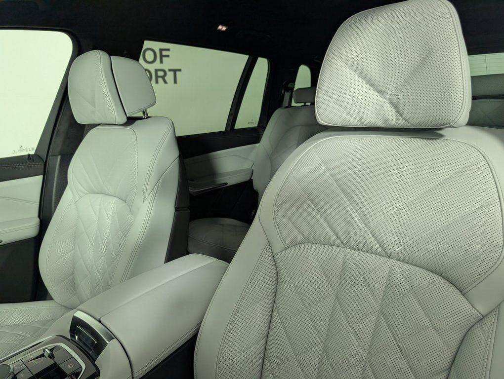 new 2026 BMW X7 car, priced at $101,130