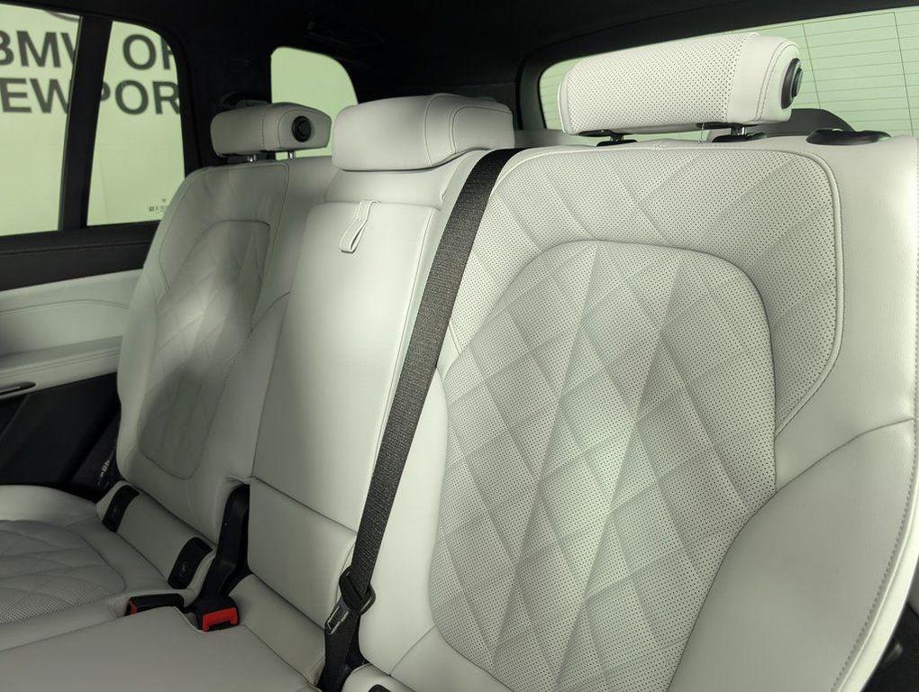 new 2026 BMW X7 car, priced at $101,130