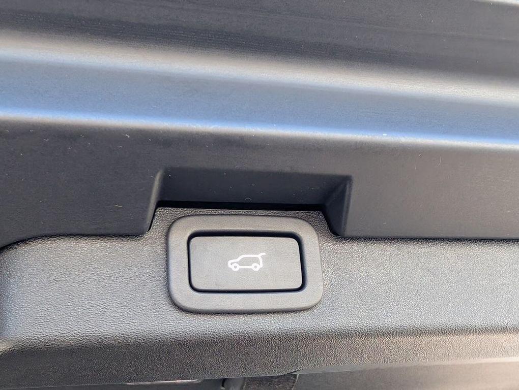 used 2020 Land Rover Discovery car, priced at $24,418