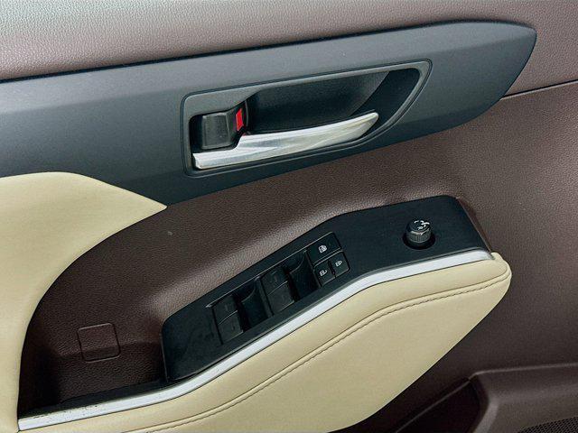 used 2021 Toyota Highlander Hybrid car, priced at $21,487