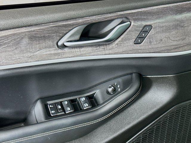 used 2023 Jeep Grand Cherokee car, priced at $28,596