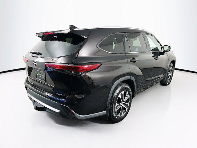 used 2021 Toyota Highlander car, priced at $27,997