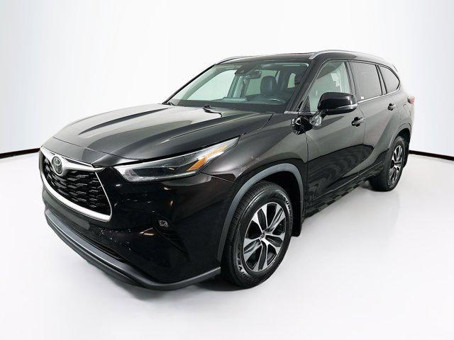 used 2021 Toyota Highlander car, priced at $27,997