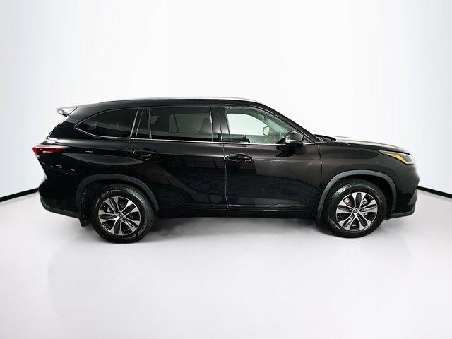 used 2021 Toyota Highlander car, priced at $27,997