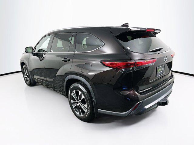 used 2021 Toyota Highlander car, priced at $27,997