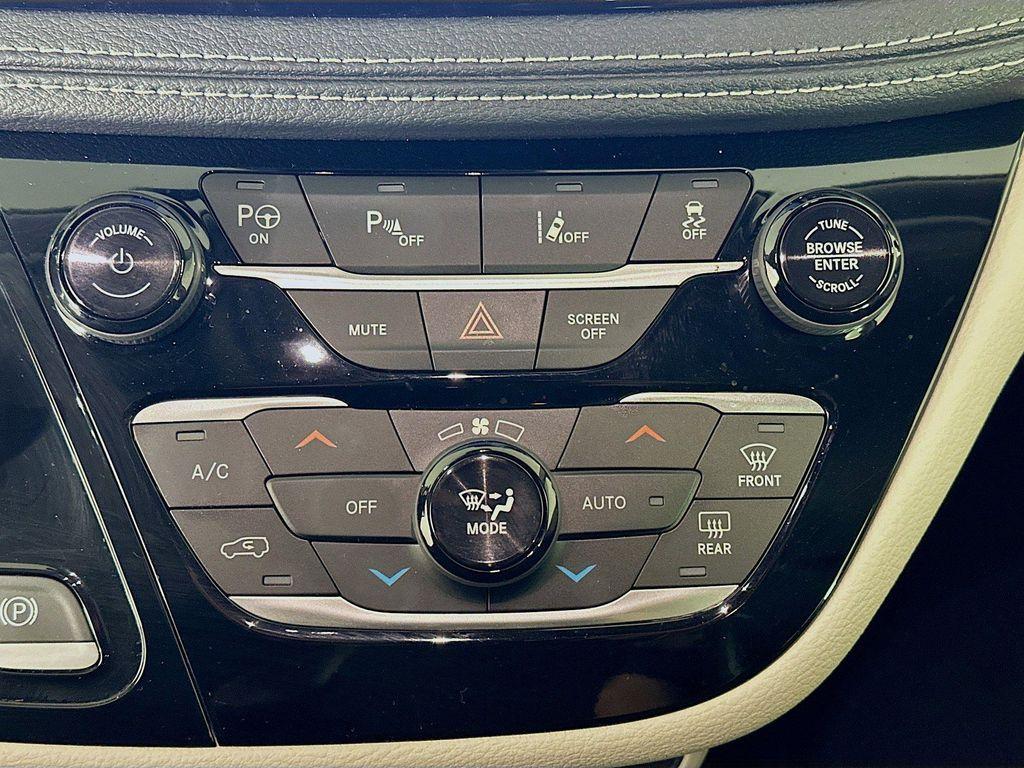 used 2023 Chrysler Pacifica Hybrid car, priced at $26,487