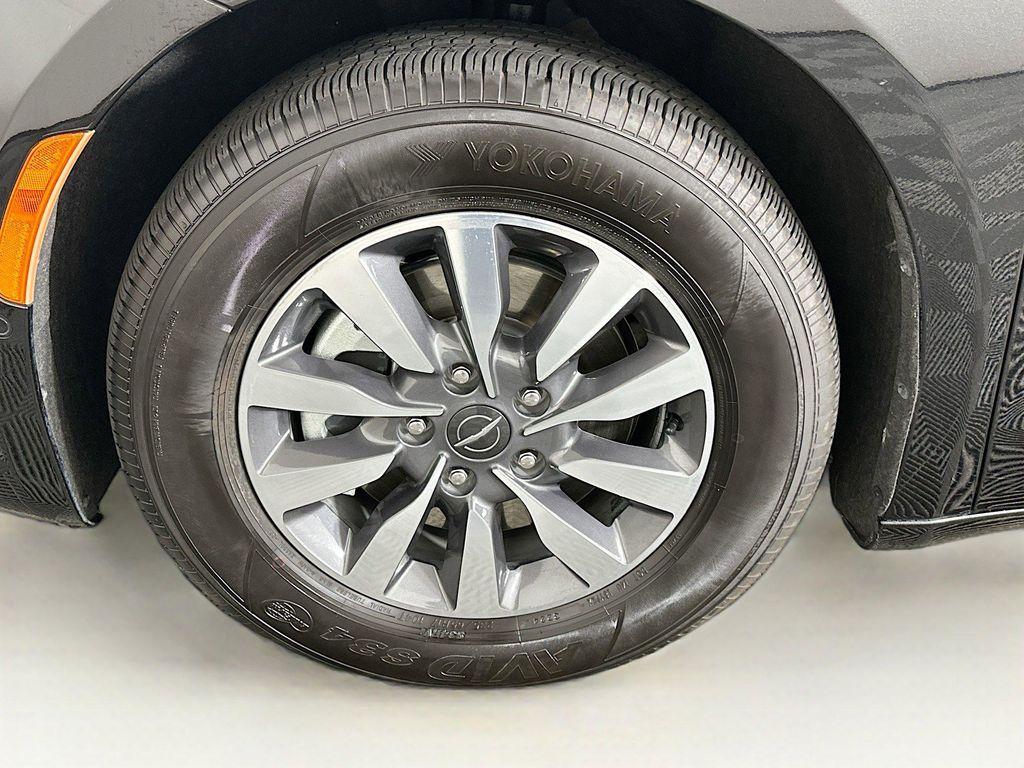 used 2023 Chrysler Pacifica Hybrid car, priced at $26,487