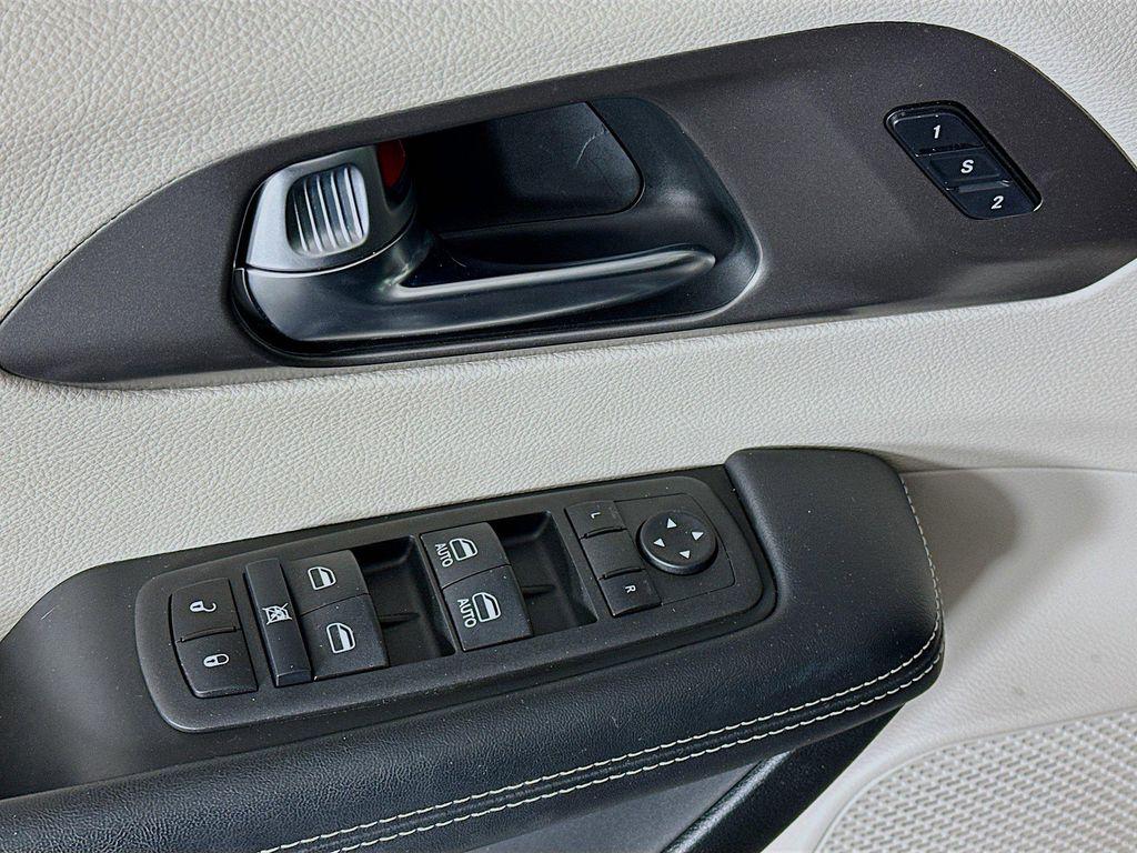 used 2023 Chrysler Pacifica Hybrid car, priced at $26,487