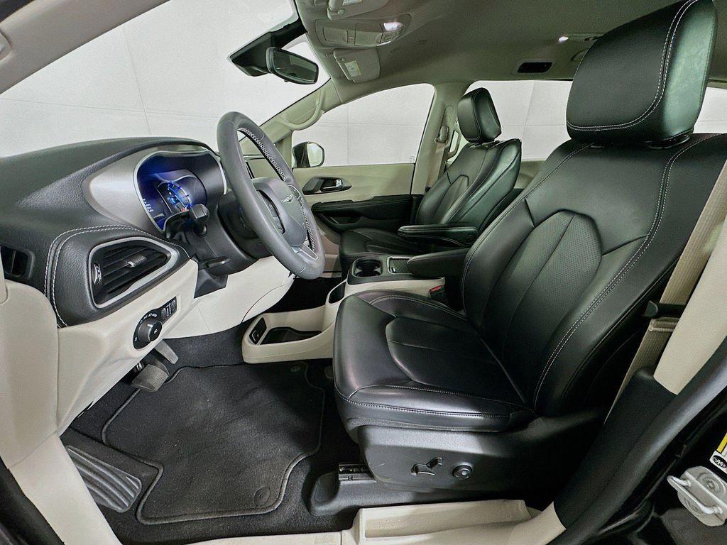 used 2023 Chrysler Pacifica Hybrid car, priced at $26,487