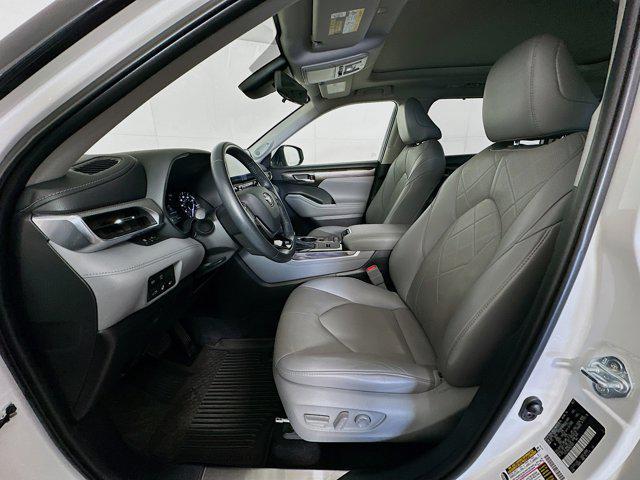 used 2021 Toyota Highlander car, priced at $32,987