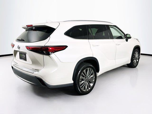 used 2021 Toyota Highlander car, priced at $32,987