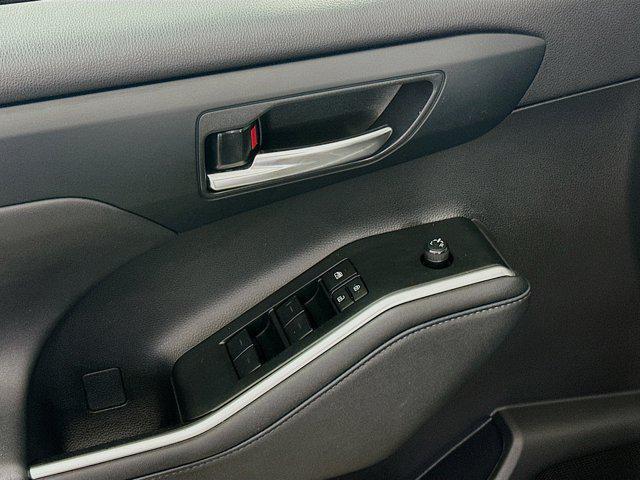 used 2023 Toyota Highlander car, priced at $31,497