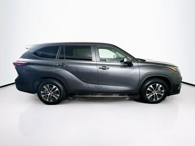 used 2023 Toyota Highlander car, priced at $31,497