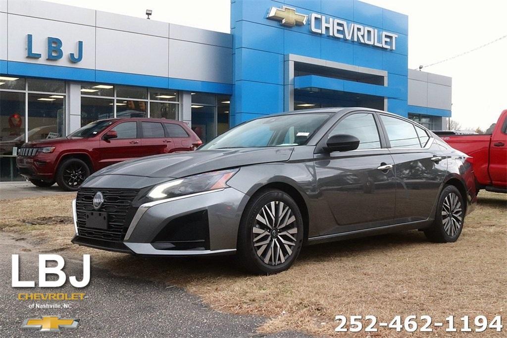 used 2025 Nissan Altima car, priced at $24,999