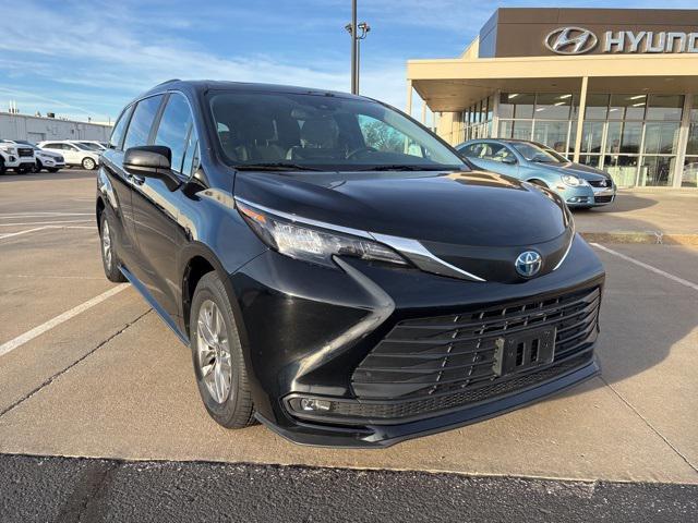 used 2025 Toyota Sienna car, priced at $43,999