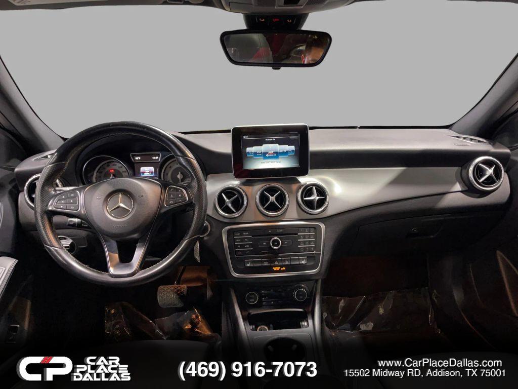 Mercedes-Benz GLA view 27