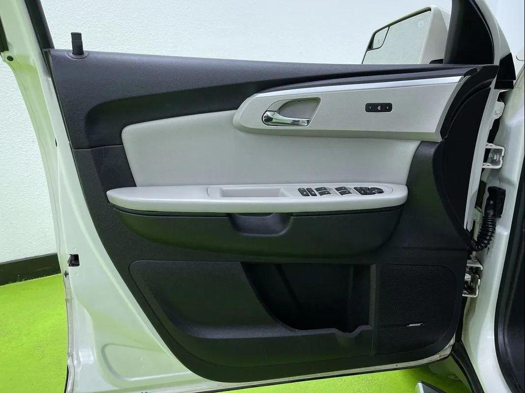 used 2011 Chevrolet Traverse car, priced at $2,988