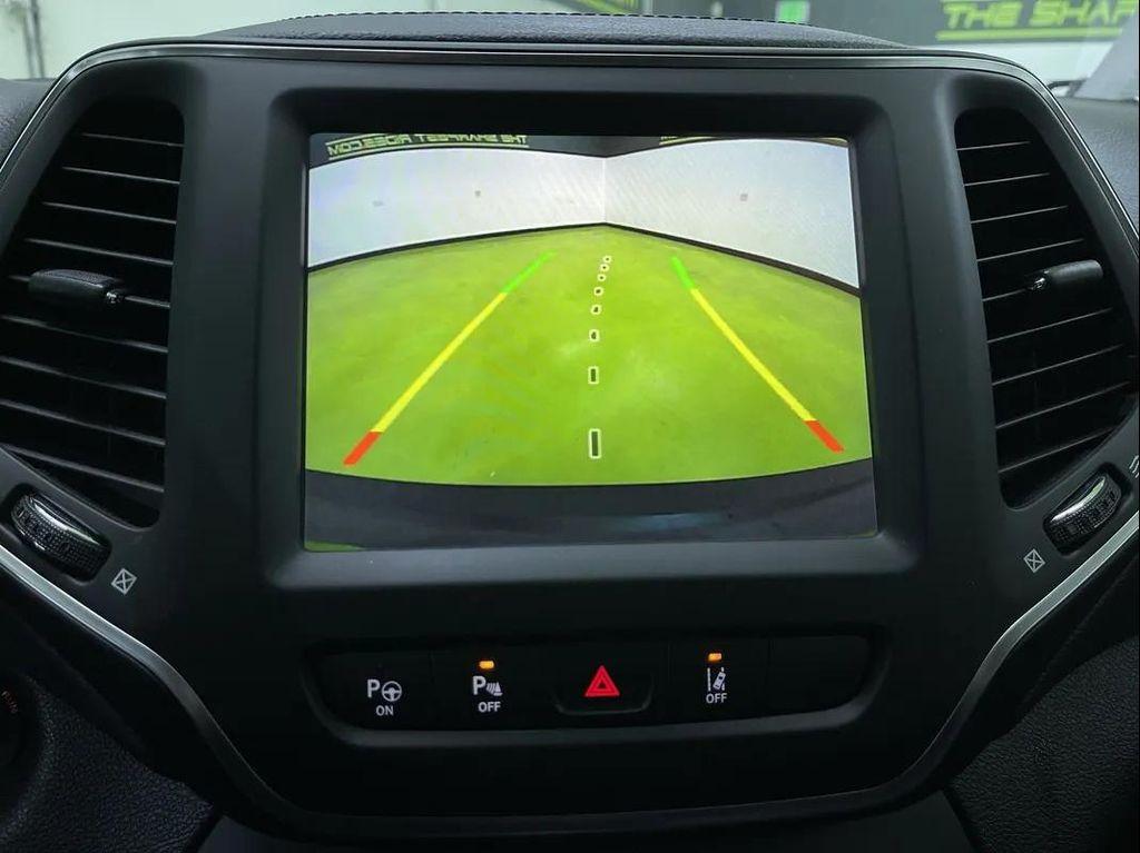 used 2023 Jeep Cherokee car