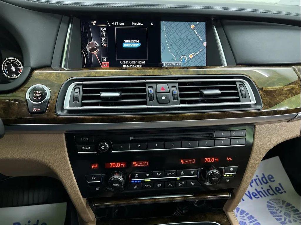 BMW 7 Series view 21