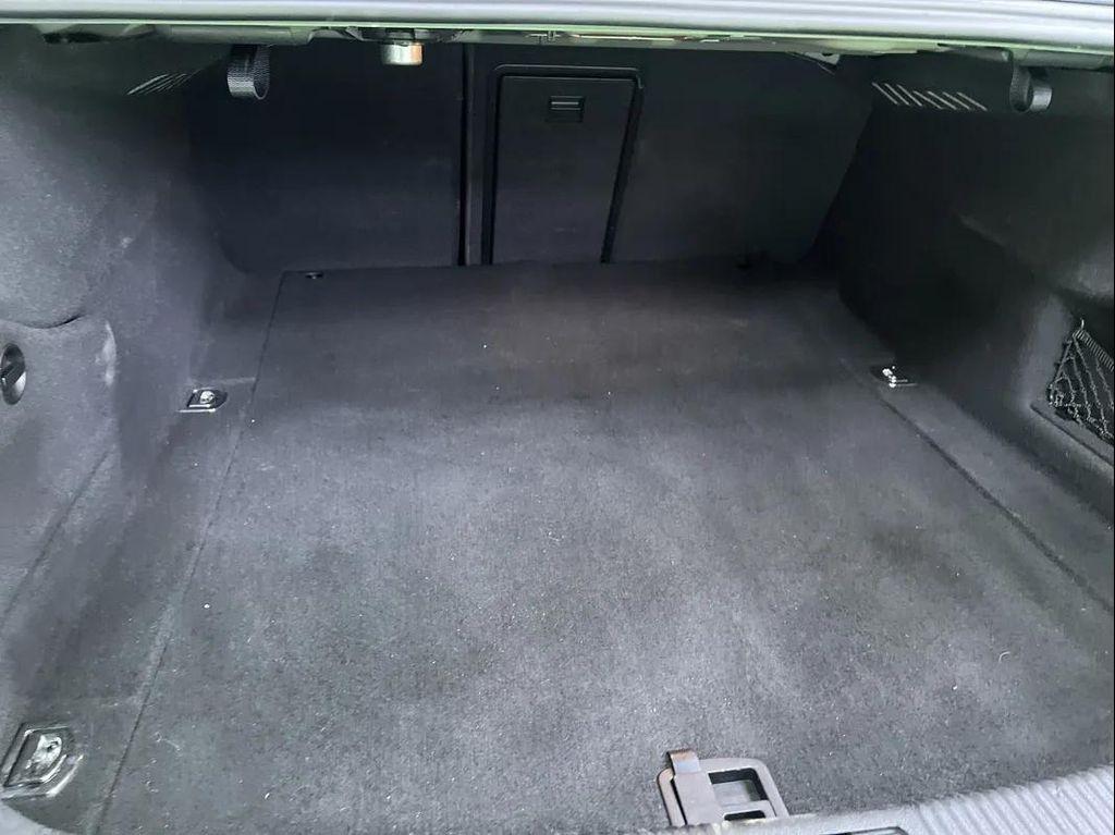 Audi A6 view 29