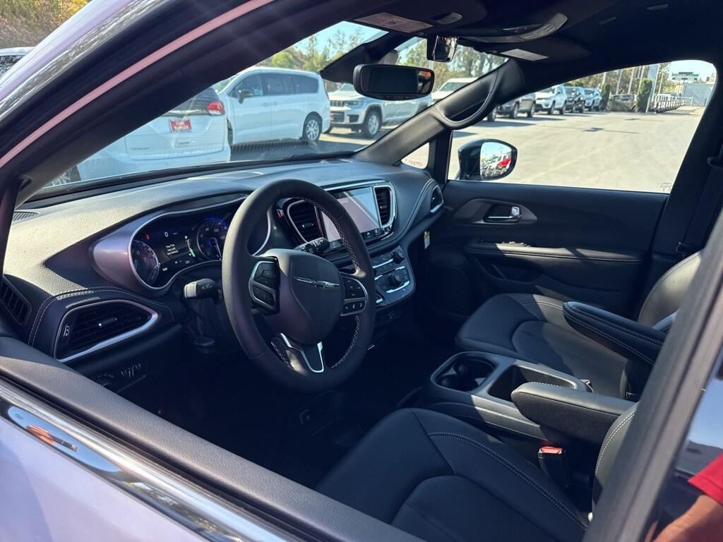 new 2026 Chrysler Pacifica car, priced at $46,435