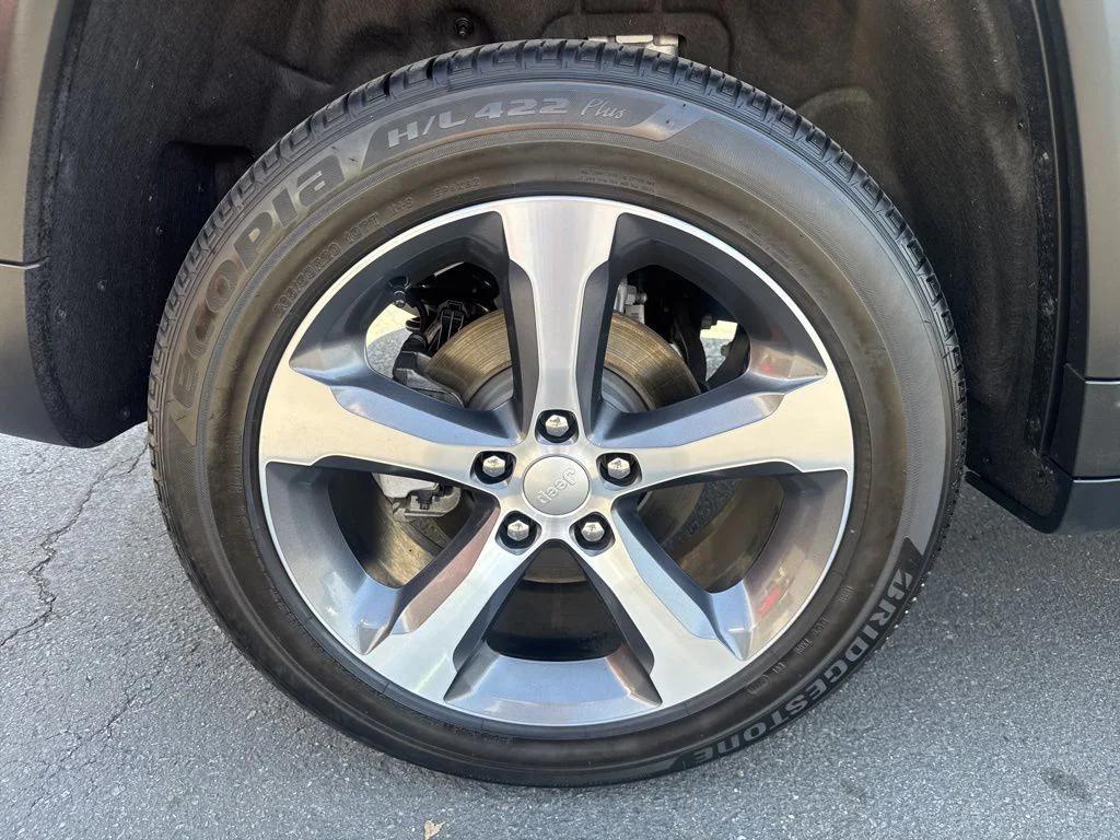 used 2024 Jeep Grand Cherokee car, priced at $33,990