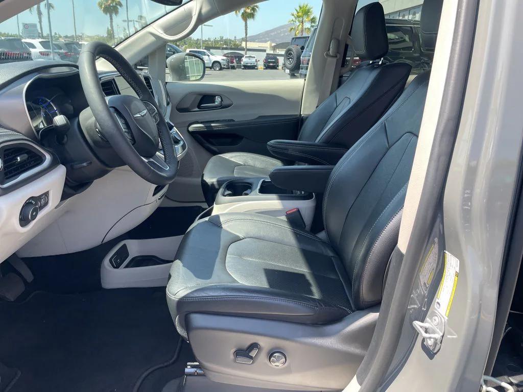 used 2022 Chrysler Pacifica Hybrid car, priced at $35,990