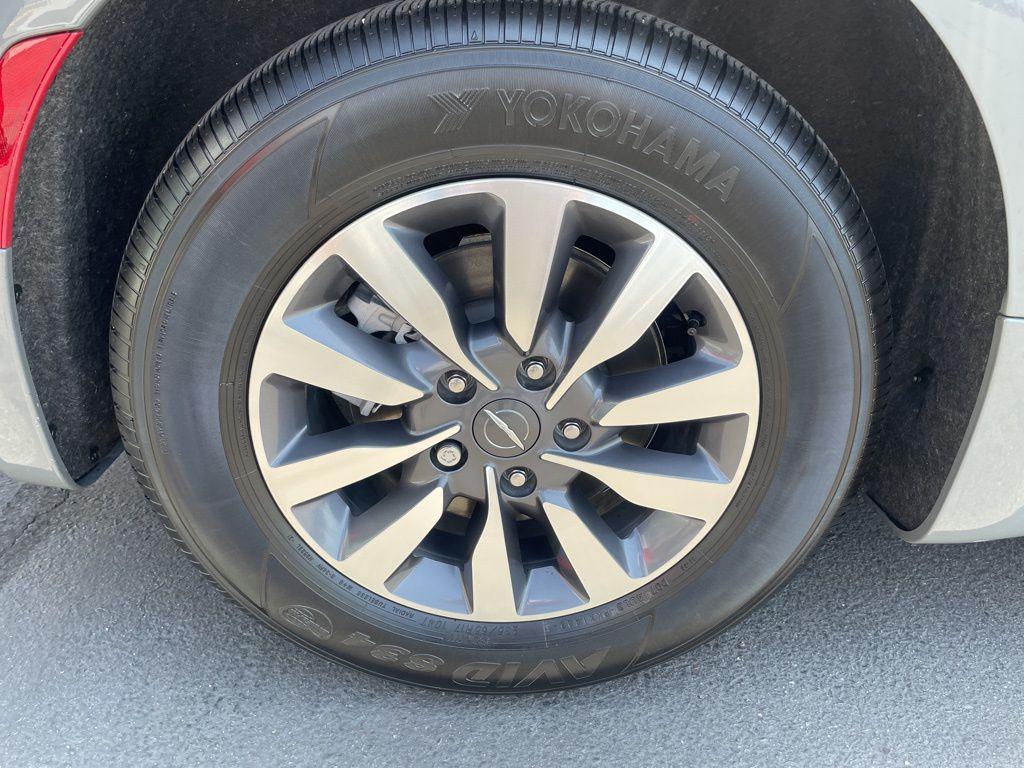 used 2022 Chrysler Pacifica Hybrid car, priced at $35,990