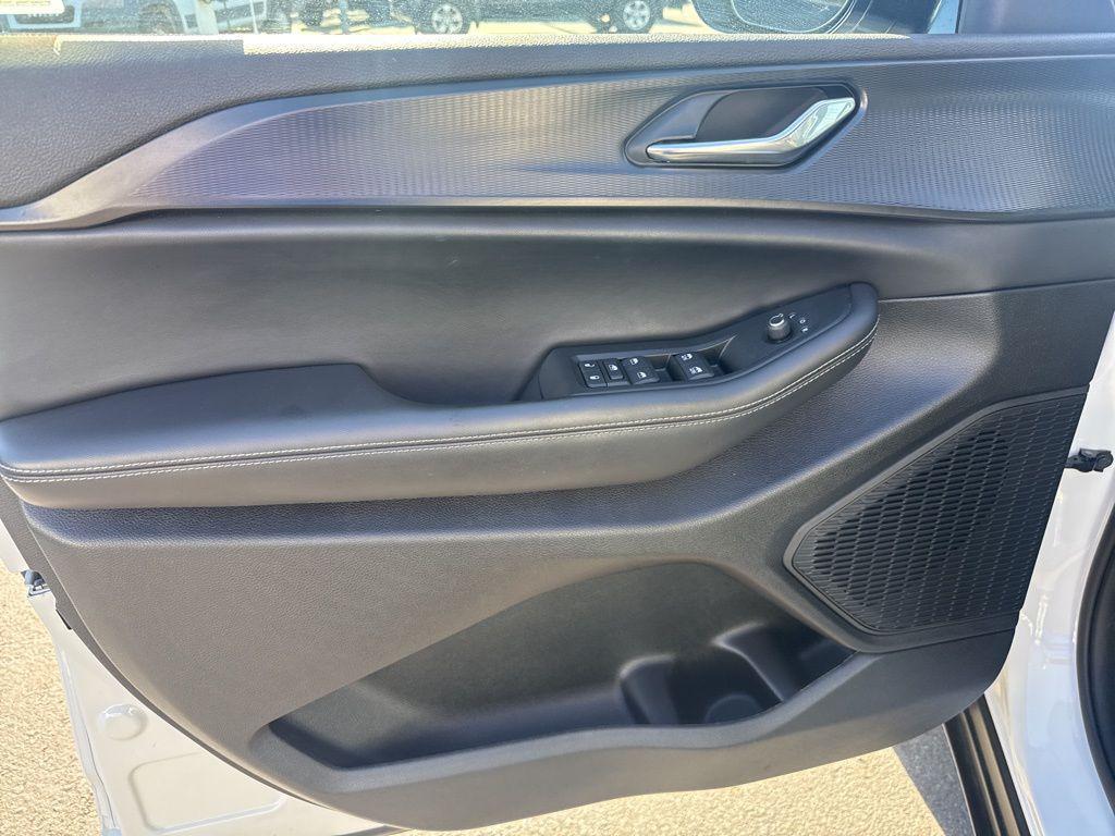 used 2024 Jeep Grand Cherokee car, priced at $32,990