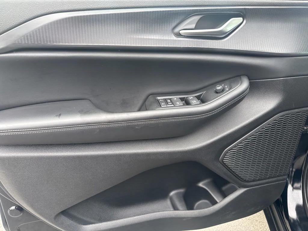 used 2024 Jeep Grand Cherokee car, priced at $34,990