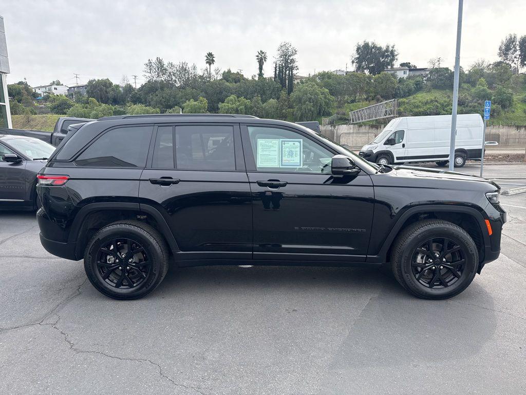 used 2024 Jeep Grand Cherokee car, priced at $34,990