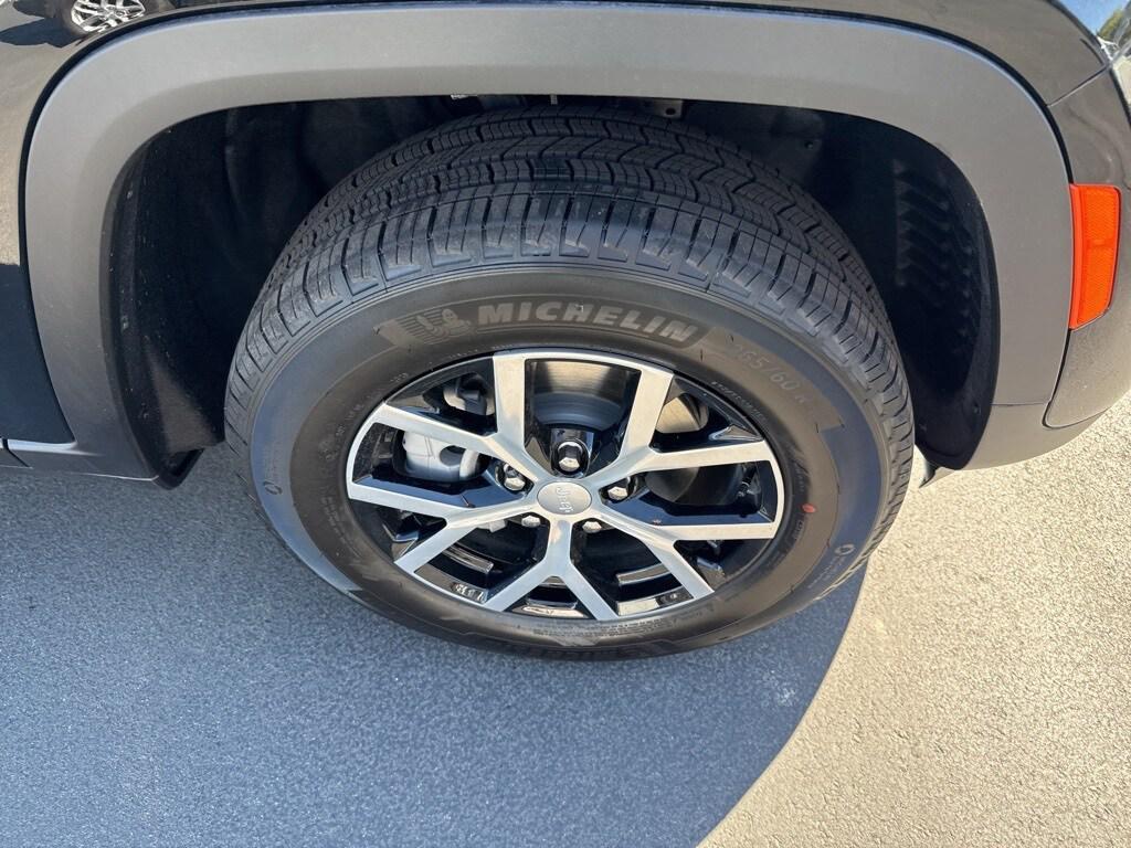 new 2025 Jeep Grand Cherokee car, priced at $44,495