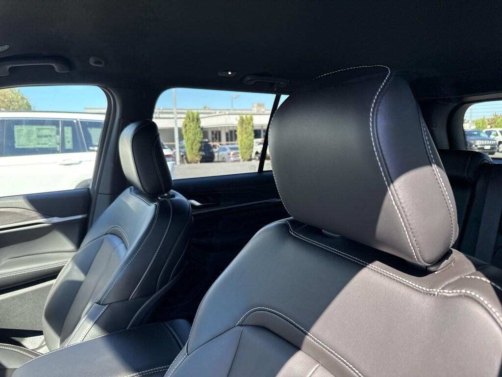 new 2025 Jeep Grand Cherokee car, priced at $44,495