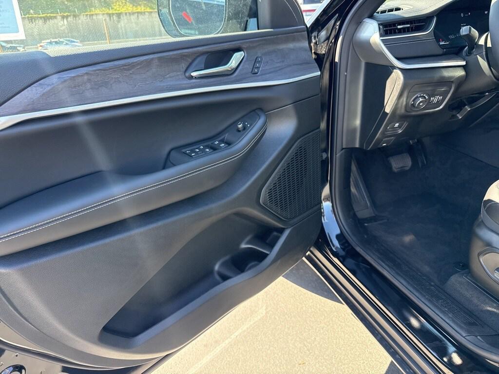 new 2025 Jeep Grand Cherokee car, priced at $44,495