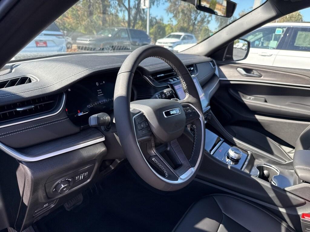 new 2025 Jeep Grand Cherokee car, priced at $44,495
