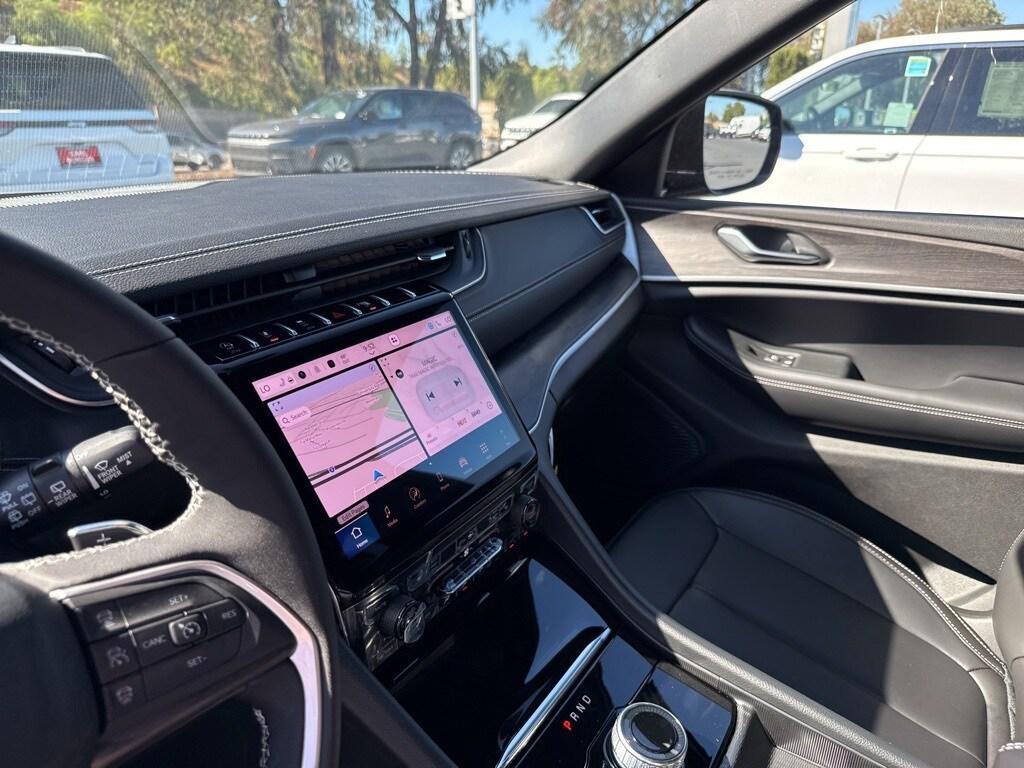 new 2025 Jeep Grand Cherokee car, priced at $44,495