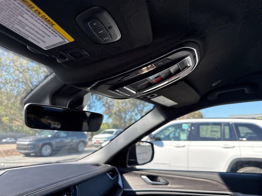 new 2025 Jeep Grand Cherokee car, priced at $44,495