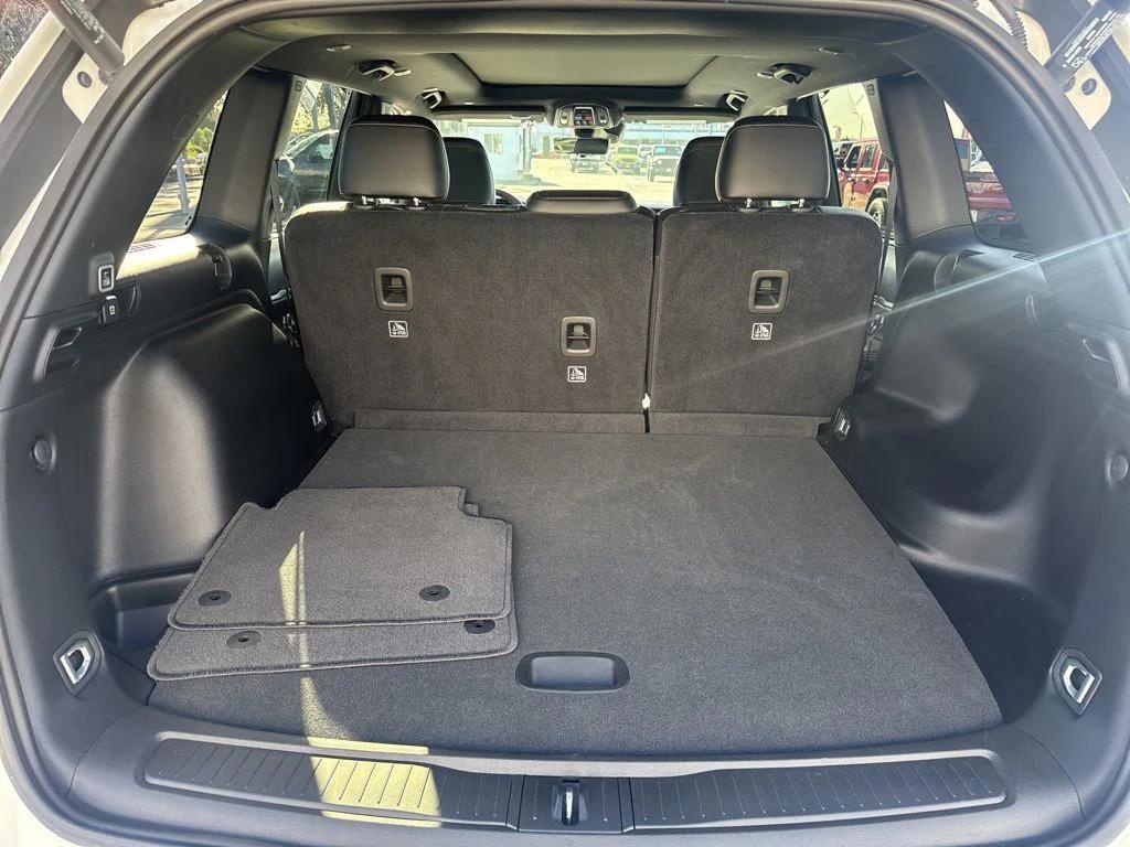 used 2024 Jeep Grand Cherokee car, priced at $37,990