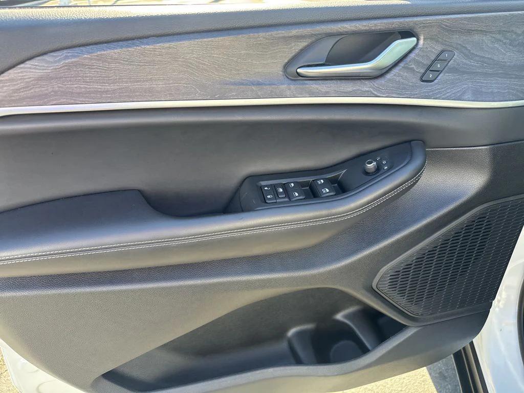 used 2024 Jeep Grand Cherokee car, priced at $37,990