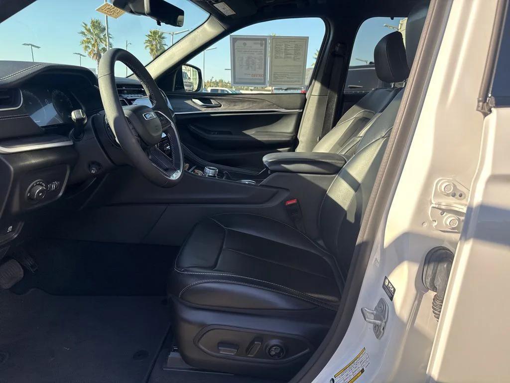 used 2024 Jeep Grand Cherokee car, priced at $37,990