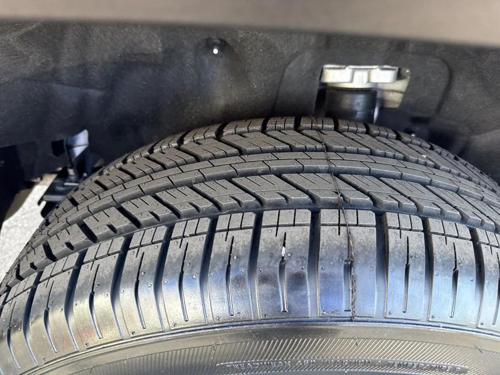 used 2024 Jeep Grand Cherokee car, priced at $37,990