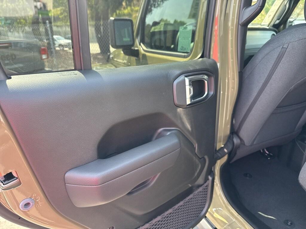 new 2025 Jeep Gladiator car, priced at $43,035