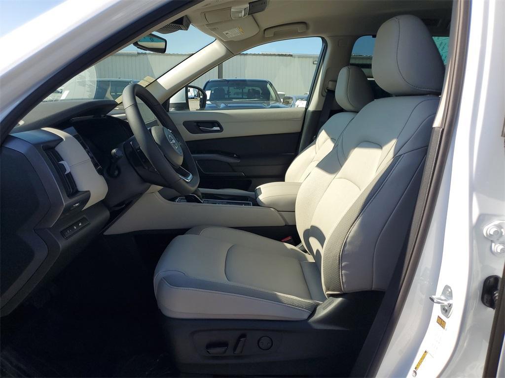 new 2025 Nissan Pathfinder car, priced at $36,212