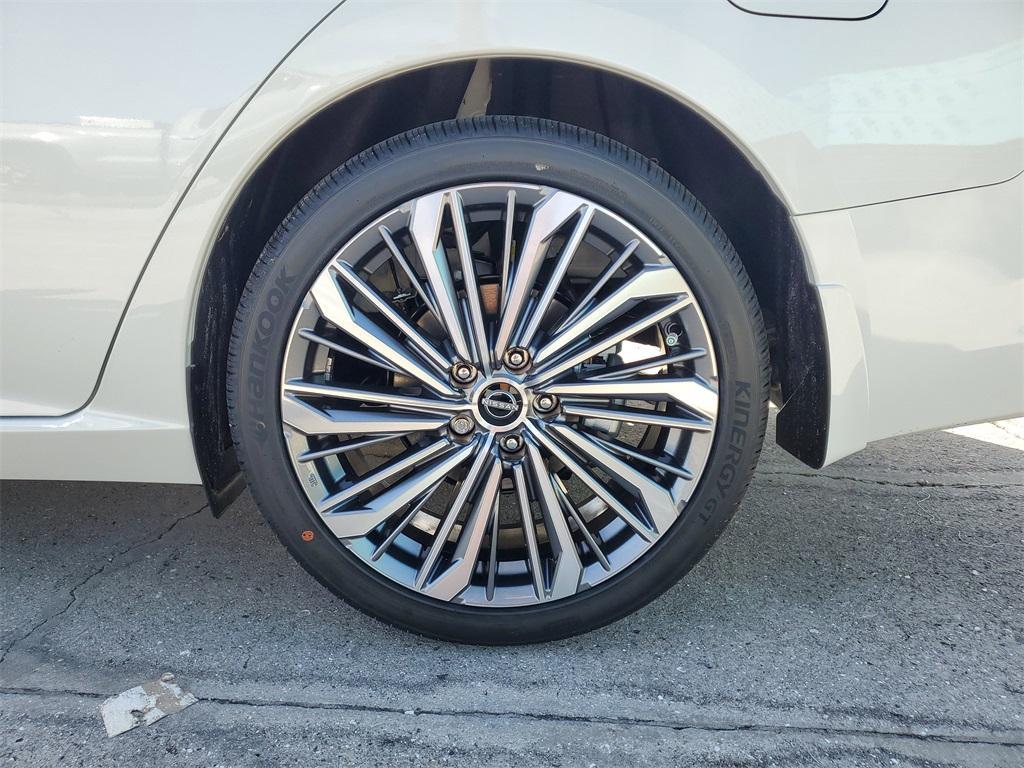 new 2025 Nissan Altima car, priced at $32,354
