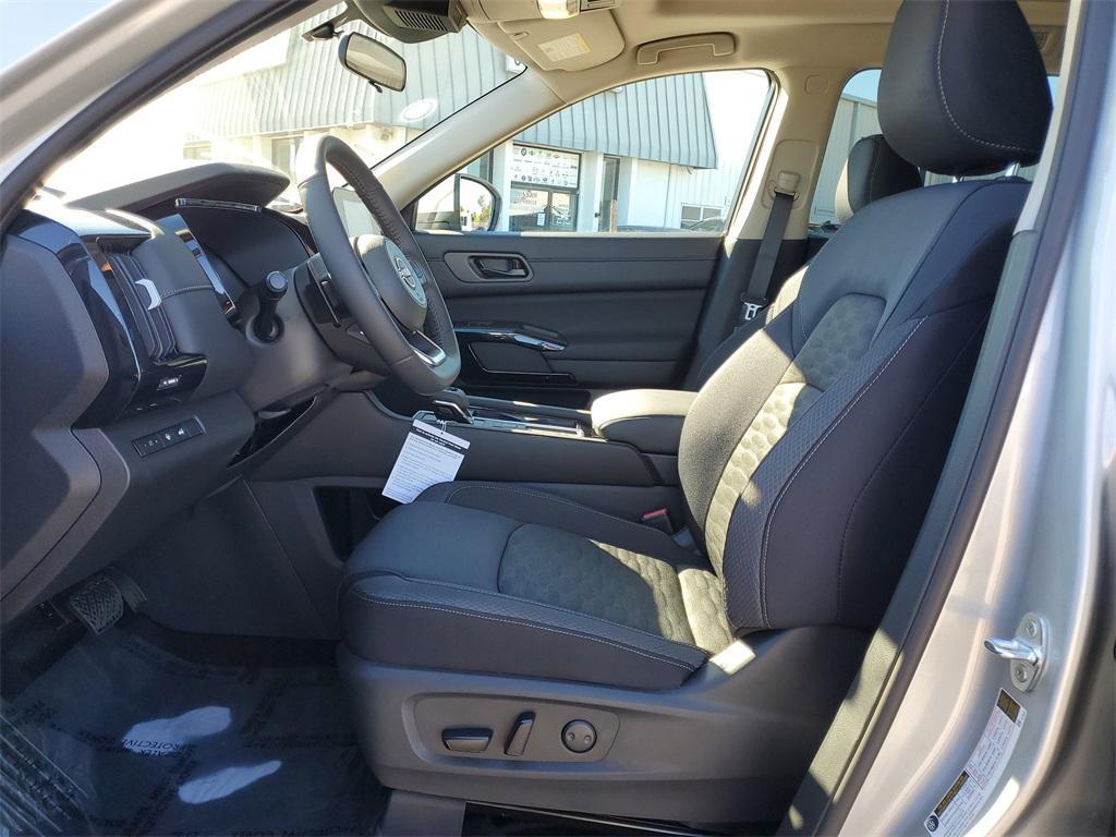 new 2025 Nissan Pathfinder car, priced at $34,412