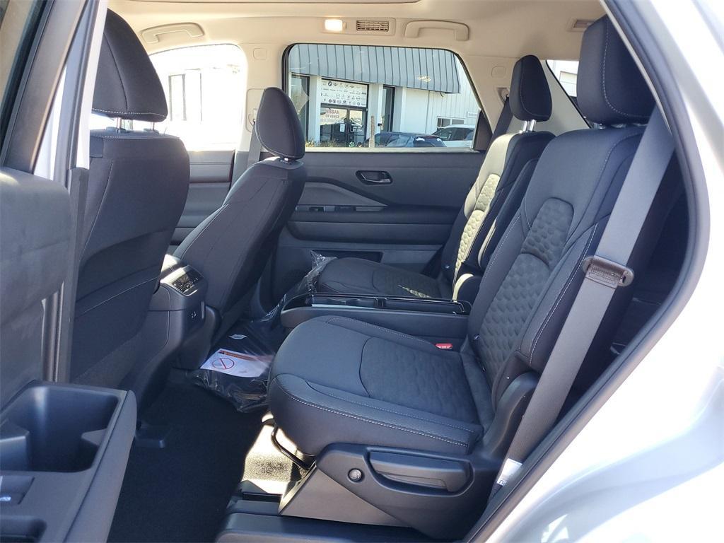 new 2025 Nissan Pathfinder car, priced at $34,412