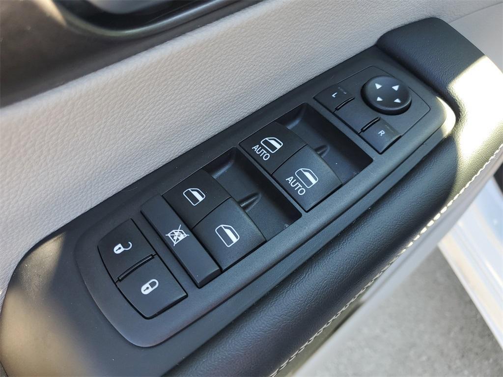 used 2024 Chrysler Pacifica car, priced at $28,800