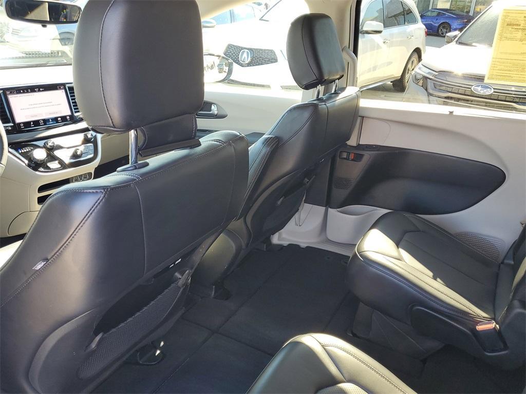 used 2024 Chrysler Pacifica car, priced at $28,800