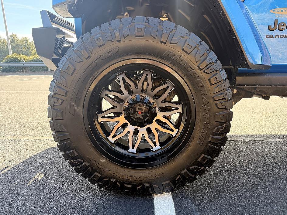 used 2022 Jeep Gladiator car, priced at $37,994